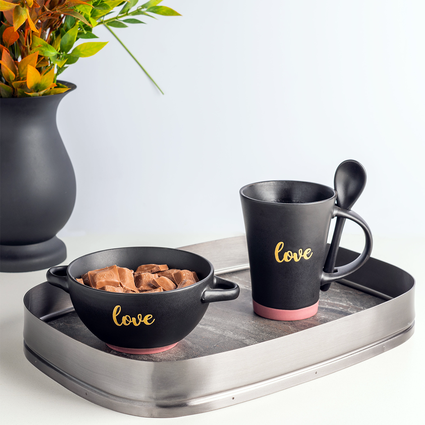 caneca de ceramica love preta com colher 2