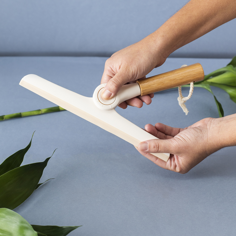 rodo de pia oikos com cabo de bambu dobravel off white 2