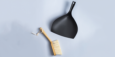 escova de bambu oikos com pa para limpeza preta m2