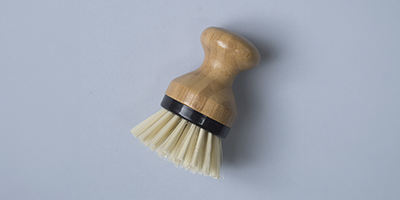 escova de bambu oikos redonda para limpeza preta m3