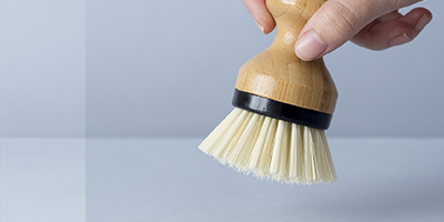 escova de bambu oikos redonda para limpeza preta m2