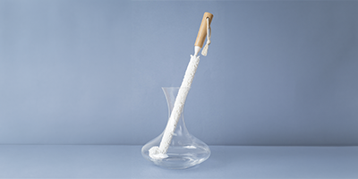 escova de bambu oikos flexivel para limpeza de jarras off white m1