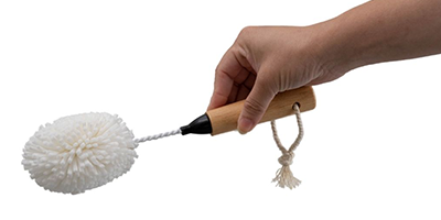 escova de bambu oikos flexivel para limpeza de copos preta m3