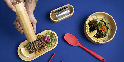 ralador de mesa oikos com recipiente de bambu m3