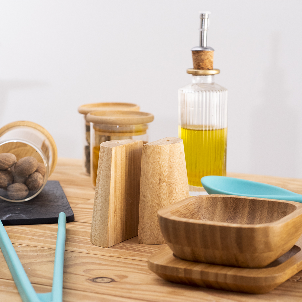conjunto saleiro e pimenteiro oikos em bambu natural minimalista 2